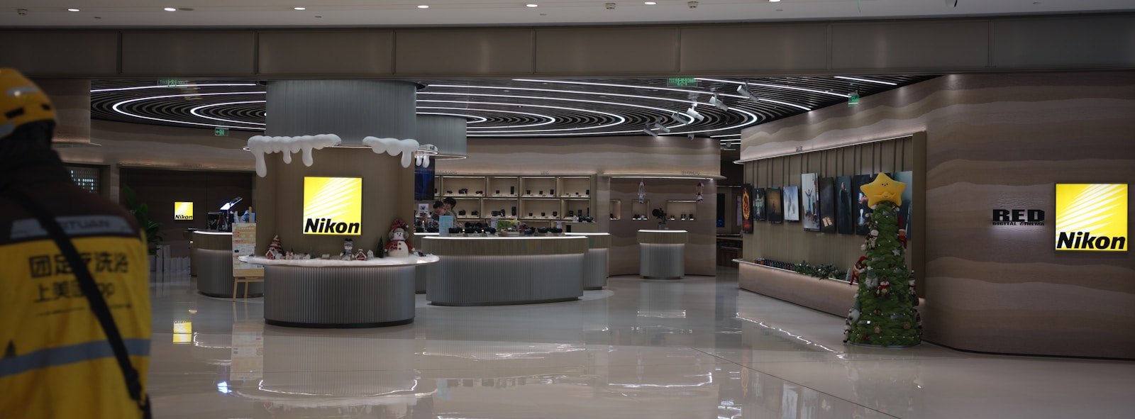 Neptun electronics store interior with custom counters